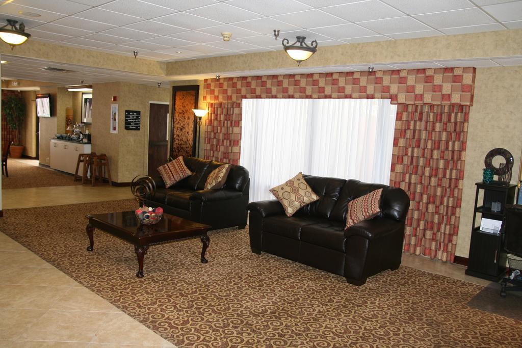 Rome Inn And Suites Exterior photo