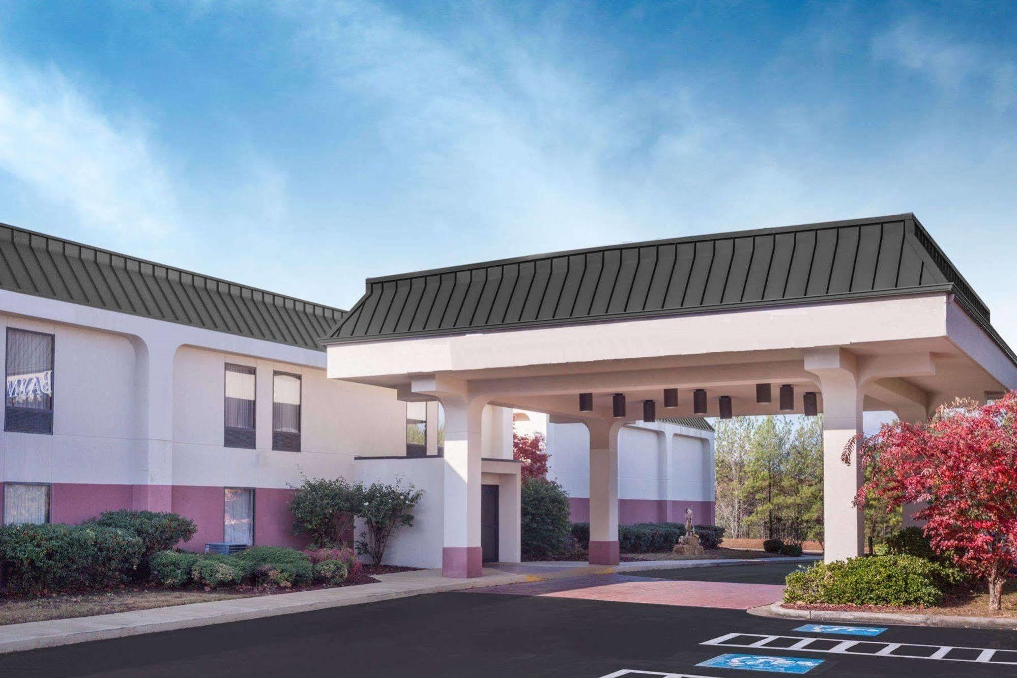 Rome Inn And Suites Exterior photo